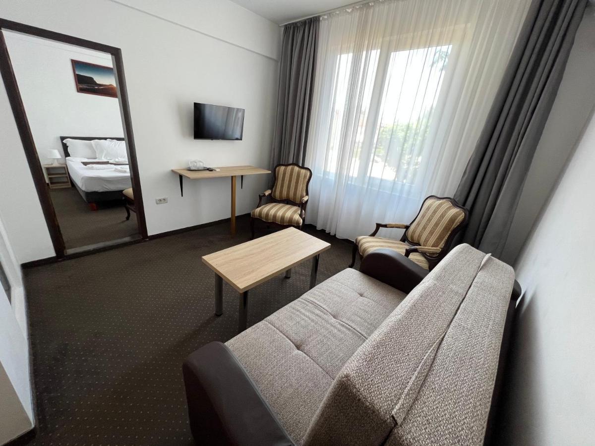 Hotel Decebal 艾福雷诺德 外观 照片